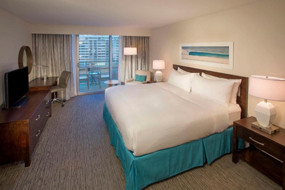 King Room with Bath Tub - Mobility/Hearing Accessible 